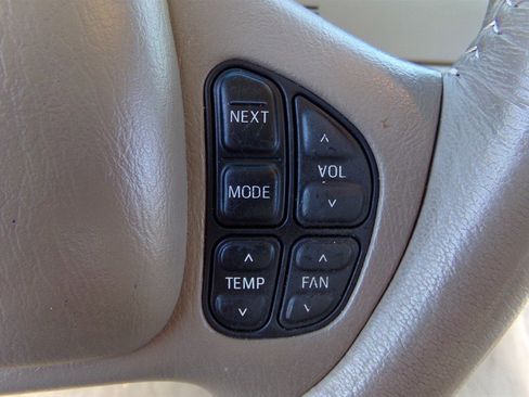 Used 2002 Lincoln Town Car Signature image 42