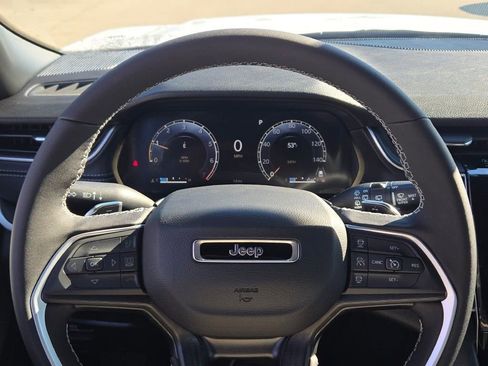 New 2025 Jeep Grand Cherokee Laredo X w/ Luxury Tech Group I AWD/4WD image 35