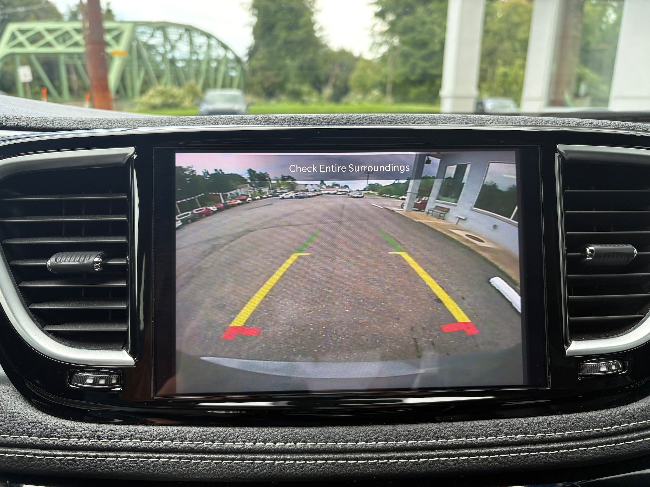 Certified 2025 Chrysler Pacifica Limited FWD image 25