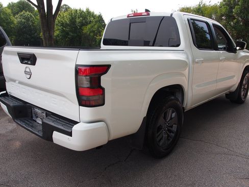 Used 2025 Nissan Frontier SV RWD image 7