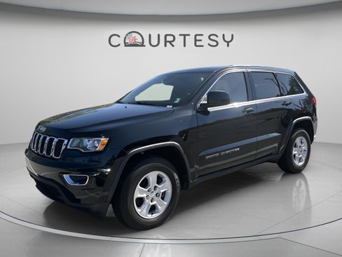 Used 2017 Jeep Grand Cherokee Laredo RWD image 2