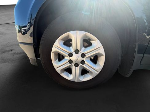 Used 2011 Chevrolet Traverse LS FWD image 12