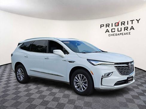 Used 2023 Buick Enclave Essence FWD image 3