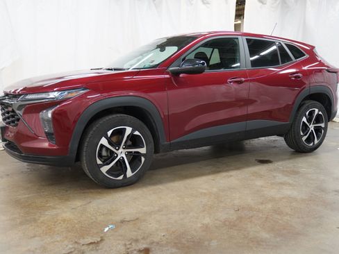 Used 2024 Chevrolet Trax RS FWD image 10
