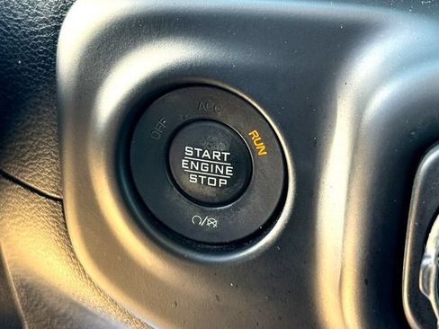 Used 2021 Jeep Gladiator Sport AWD/4WD image 17