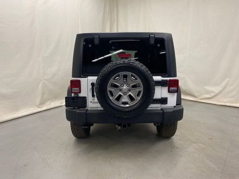 Used 2016 Jeep Wrangler Unlimited Rubicon w/ Connectivity Group AWD/4WD image 7