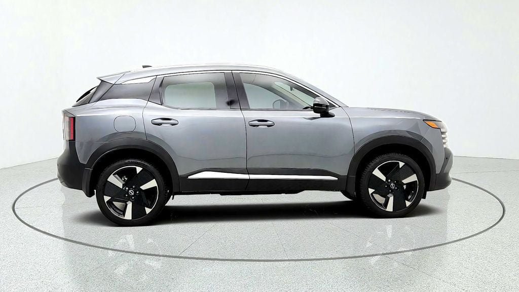 Used 2026 Nissan Kicks SR FWD image 4