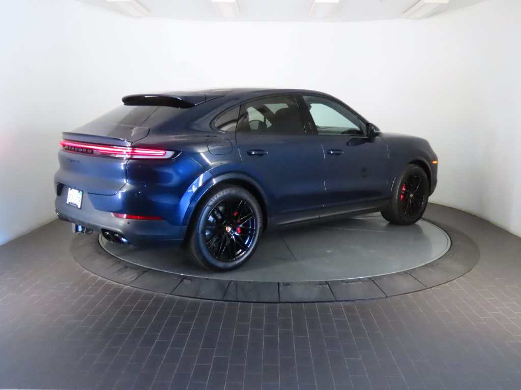 Used 2025 Porsche Cayenne S AWD/4WD image 7