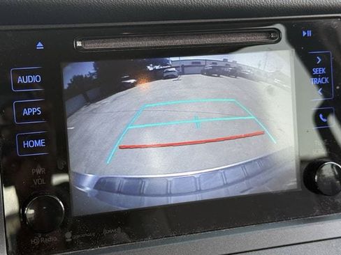 Used 2017 Toyota Sienna LE FWD image 18