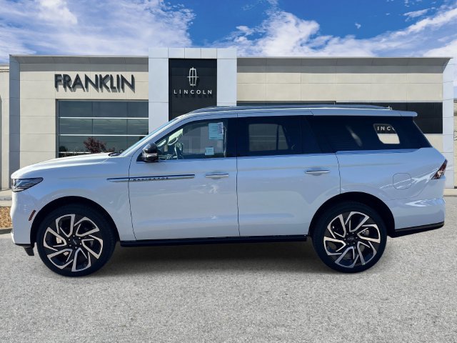 New 2027 Lincoln Navigator Reserve AWD/4WD image 4