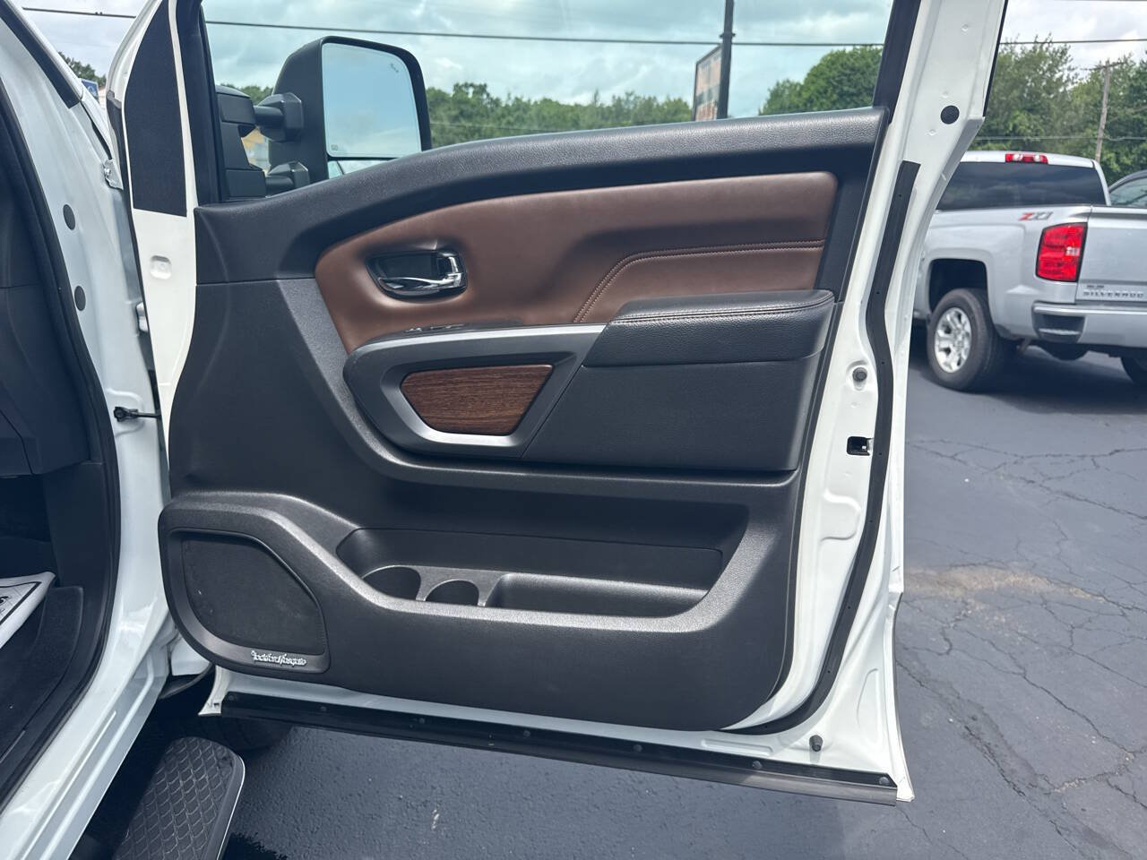 Used 2017 Nissan Titan Platinum Reserve AWD/4WD image 27