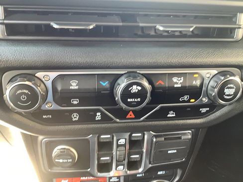 Used 2024 Jeep Wrangler Unlimited Sport AWD/4WD image 15