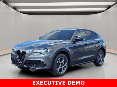 New 2025 Alfa Romeo Stelvio Sprint image 3