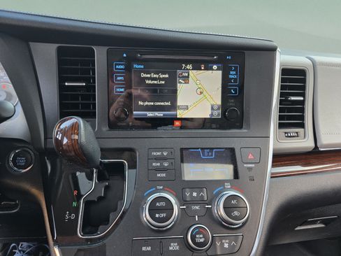 Used 2015 Toyota Sienna Limited Premium w/ Advanced Technology Package FWD image 17