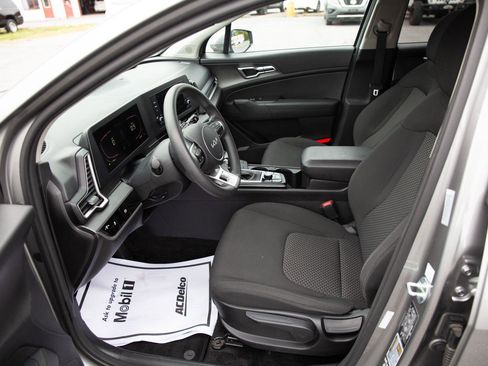 Used 2023 Kia Sportage LX image 19