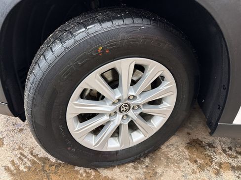 Used 2024 Toyota Grand Highlander XLE image 4