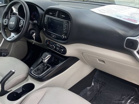 Used 2022 Kia Soul LX FWD image 17