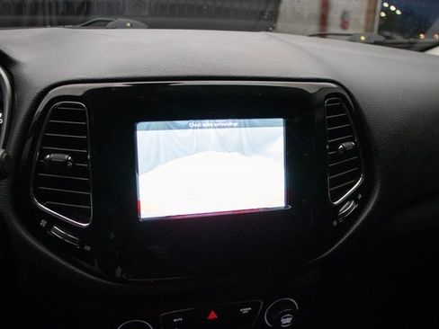 Used 2020 Jeep Compass Latitude image 36