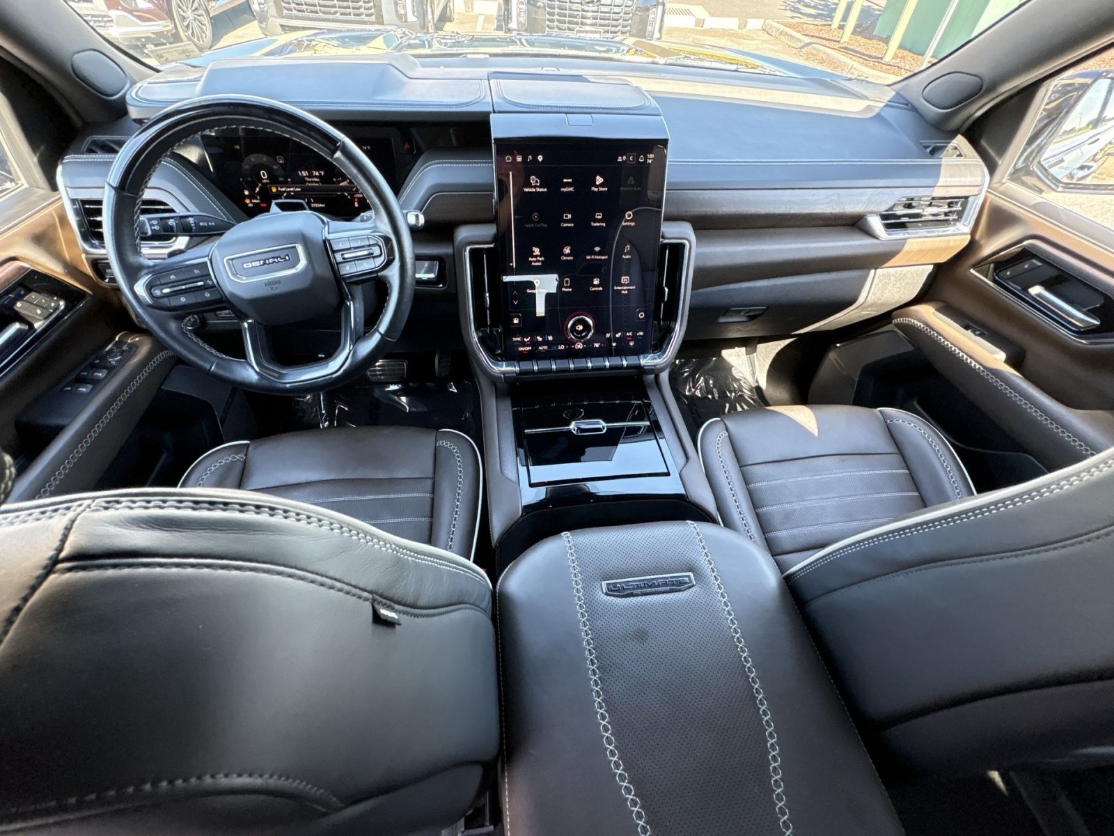 Used 2025 GMC Yukon XL Denali Ultimate AWD/4WD image 23