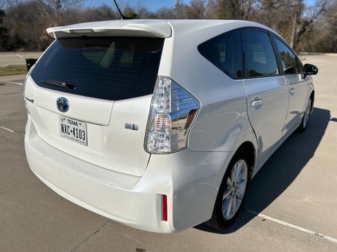 Used 2013 Toyota Prius V Two image 6