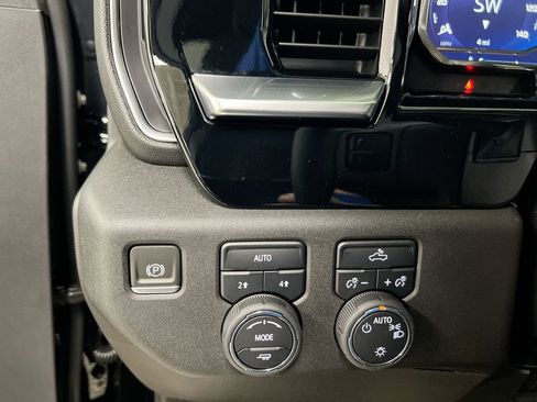 Used 2023 Chevrolet Silverado 1500 LT image 18