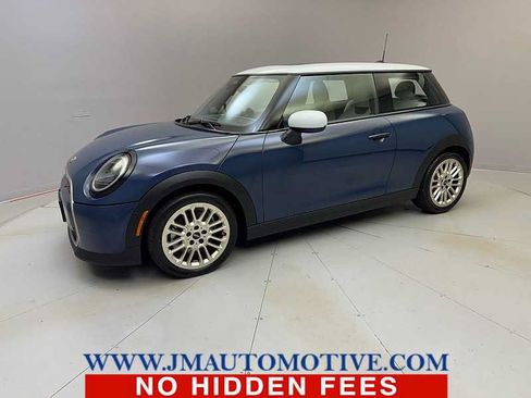 Used 2025 MINI Cooper 2-Door Hardtop FWD image 1