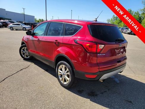 Used 2019 Ford Escape SE FWD image 5