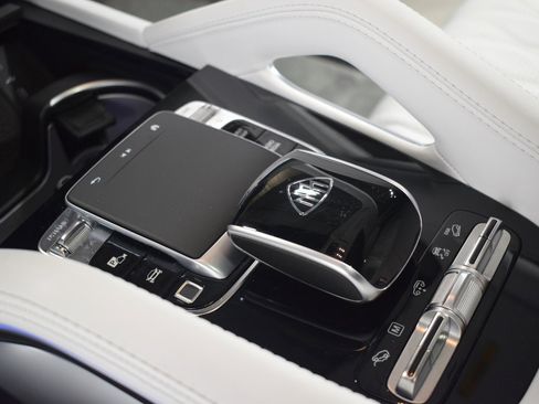 Used 2025 Mercedes-Benz Maybach GLS 600 4MATIC image 37