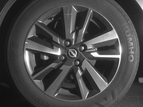 Used 2025 Nissan Versa SV image 12