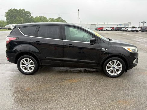 Used 2017 Ford Escape SE AWD/4WD image 2