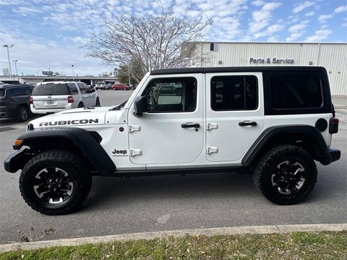 Used 2025 Jeep Wrangler Unlimited Rubicon image 2
