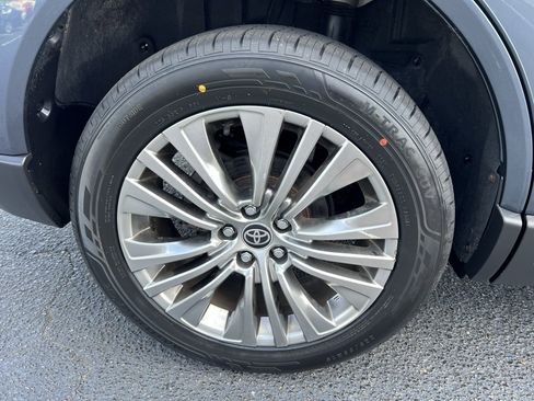 Used 2021 Toyota Venza Limited w/ Advanced Technology Package image 40