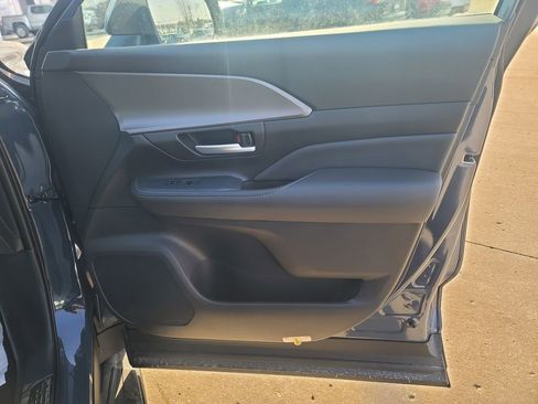 New 2026 Toyota Grand Highlander XLE image 13