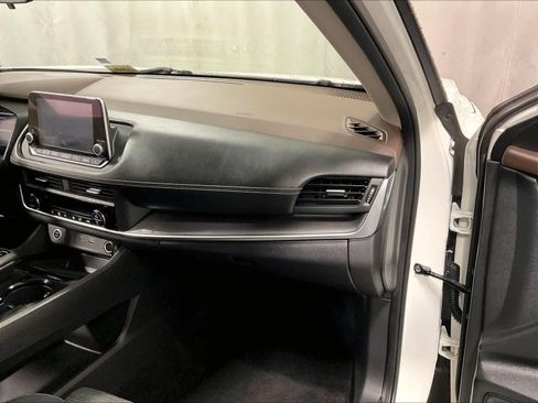 Used 2023 Nissan Rogue SV AWD/4WD image 13