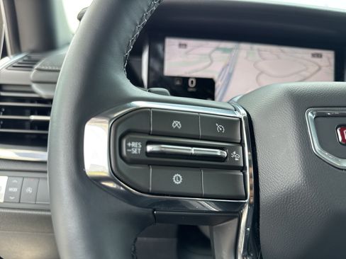 Used 2026 GMC Acadia Elevation w/ Elevation Premium Package FWD image 19