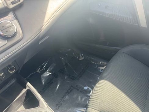 Used 2015 Toyota RAV4 XLE image 17