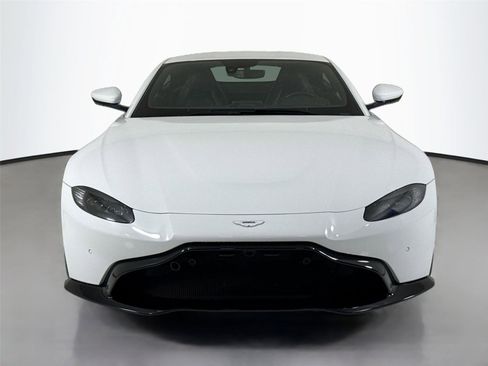 Used 2022 Aston Martin V8 Vantage Coupe image 11