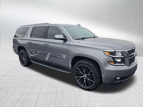 Used 2018 Chevrolet Suburban LT w/ Luxury Package AWD/4WD image 3