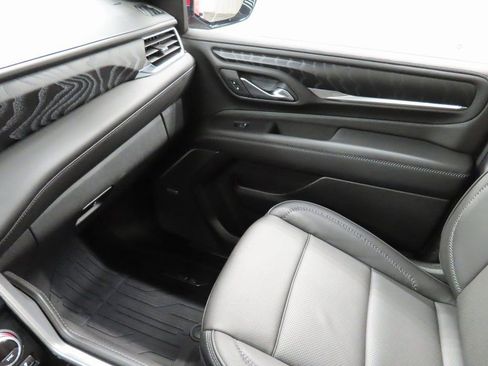 Used 2024 GMC Yukon XL Denali image 27