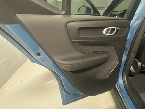 Certified 2025 Volvo XC40 B5 Core image 8