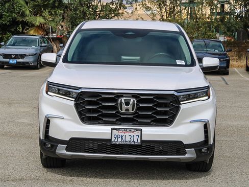 Used 2025 Honda Pilot EX-L image 2