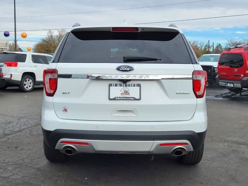 Used 2016 Ford Explorer XLT image 4