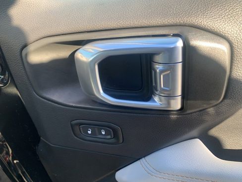 Used 2022 Jeep Wrangler Unlimited Sahara image 28