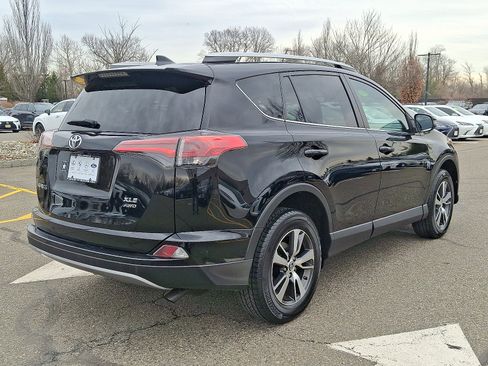 Used 2018 Toyota RAV4 XLE image 6