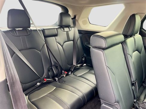 Used 2024 Honda Pilot Touring image 28