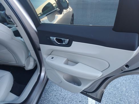 Used 2024 Volvo XC60 B5 Core w/ Climate Package image 23