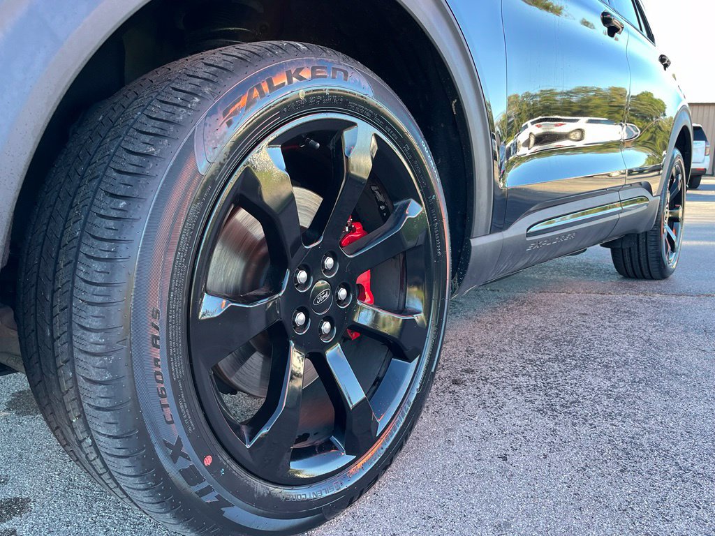 Used 2020 Ford Explorer ST w/ ST Street Pack AWD/4WD image 17