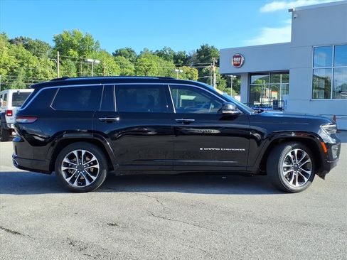 Used 2023 Jeep Grand Cherokee L Overland w/ Luxury Tech Group IV AWD/4WD image 3