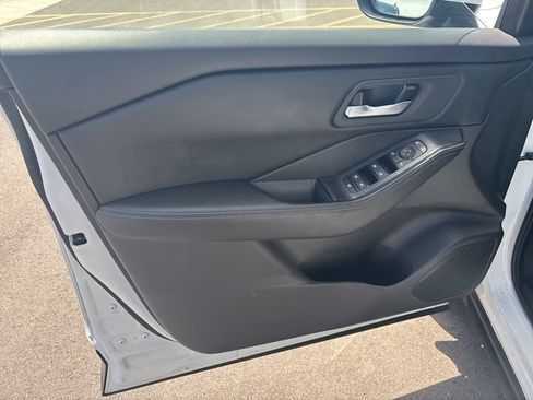 Used 2024 Nissan Rogue SV FWD image 5