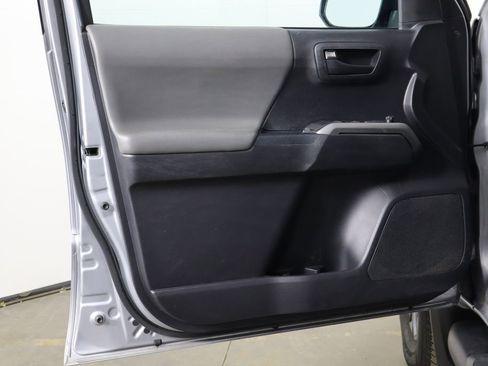 Used 2020 Toyota Tacoma SR5 image 19